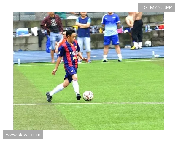 跨越国界的足球梦移民球员身份重构与文化适应